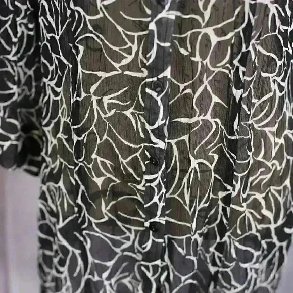 Chicos black/white 100% Silk Button Down Sheer Blouse Size 3 / Size XL - Picture 3 of 12